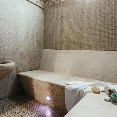 Continental Aparthotel 4*