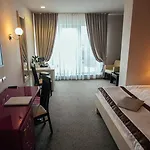 Continental Ξενοδοχείο 4*